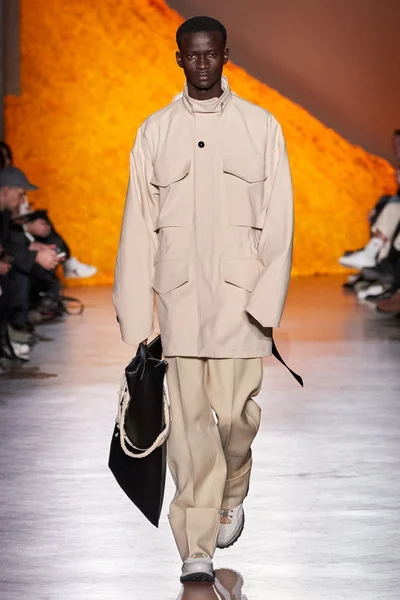 Look 24